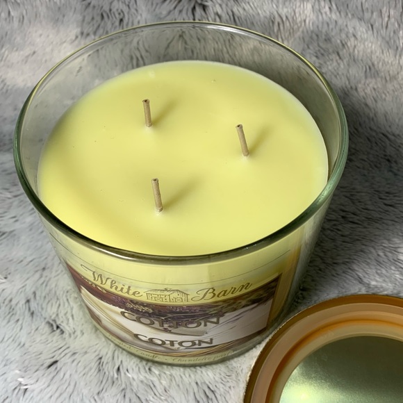 Cotton White Barn 3-Wick Candle from Bath & Body Works (2013) BBW - Picture 2 of 3